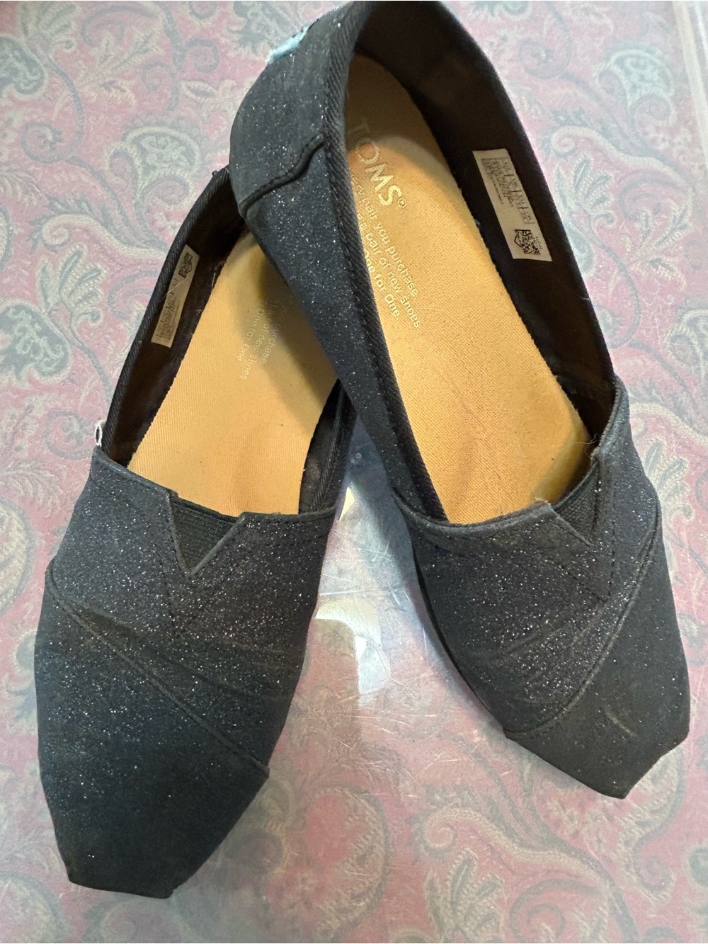 Toms Black Women's Slip-On Flats with Subtle Sparkle. Size 7